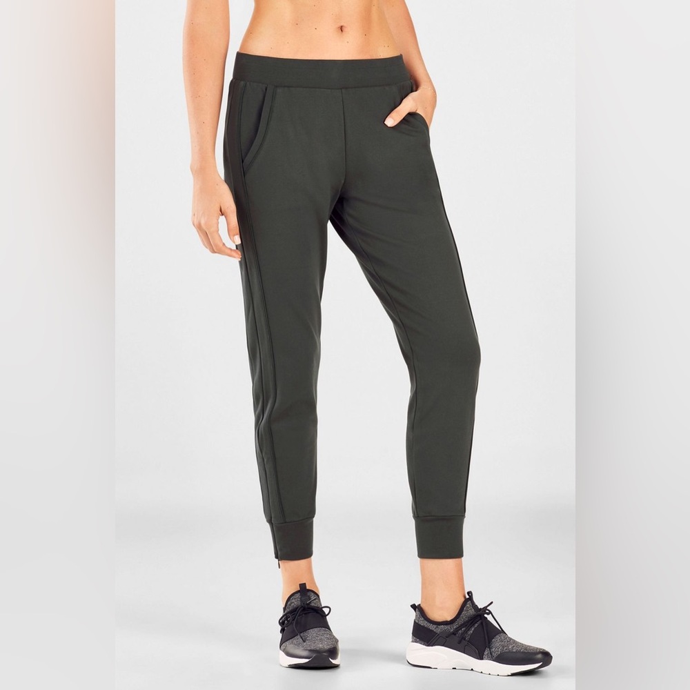 NWT Fabletics Carrigan Jogger Pants
